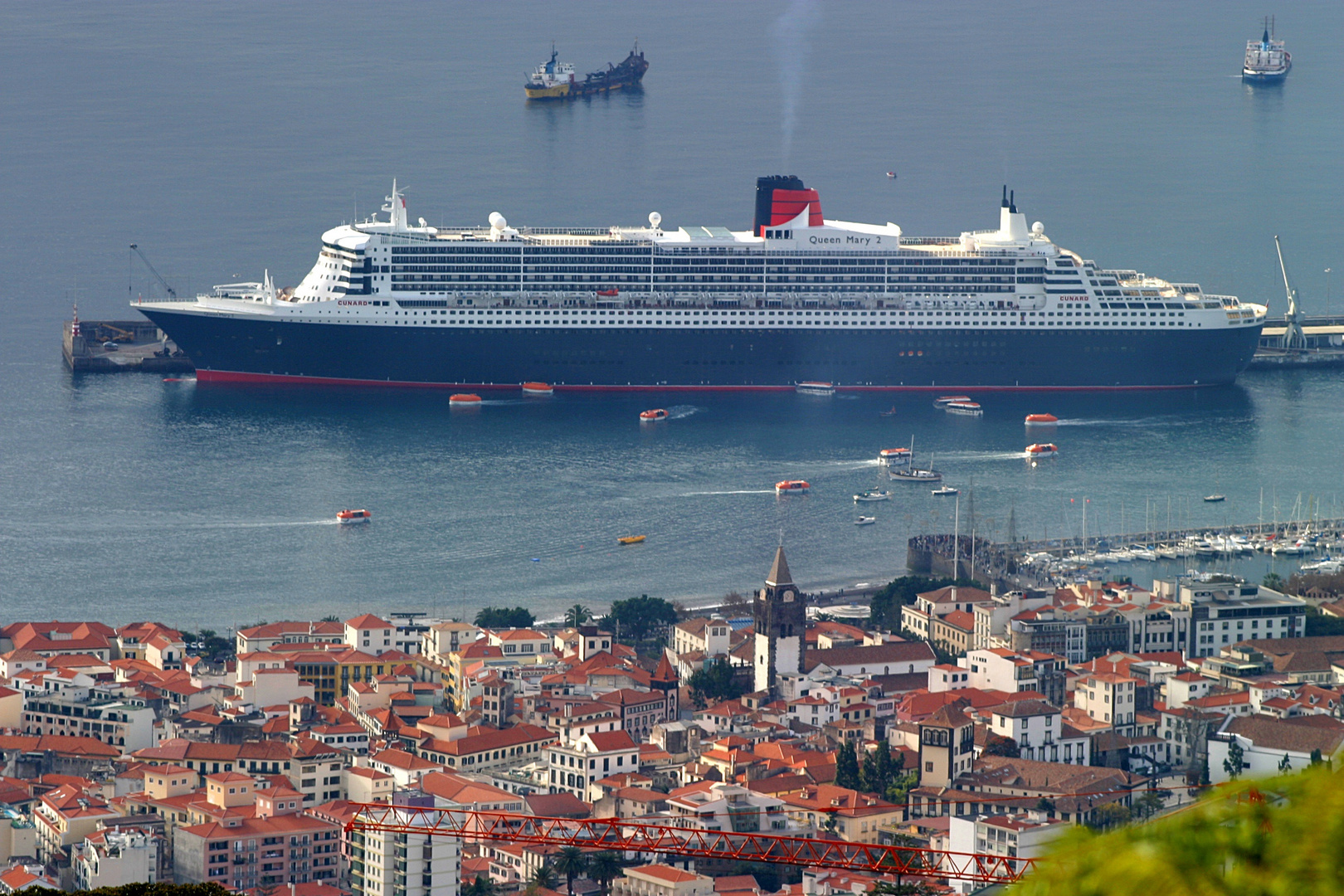 Queen Mary 2 in Funchal