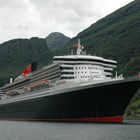 Queen Mary 2 in Geirangerfjord