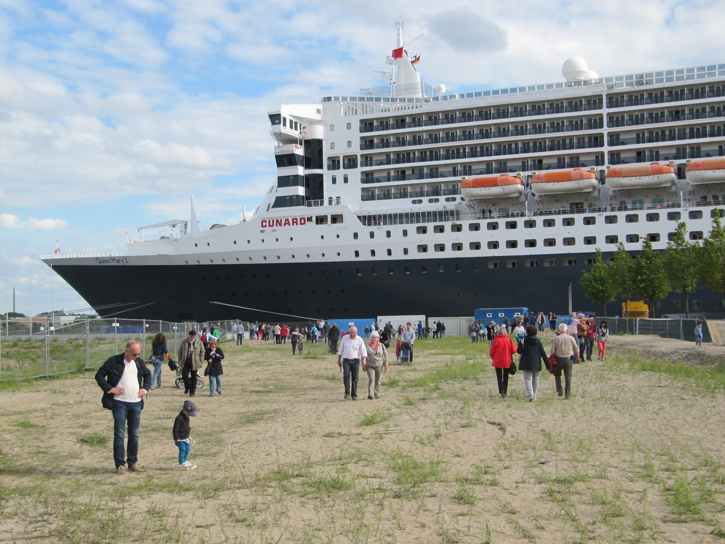 Queen Mary 2 in Hafencity