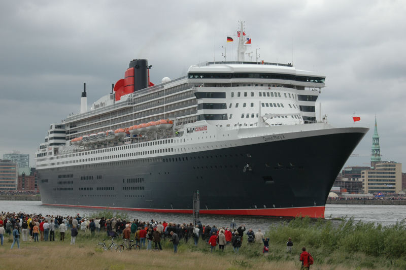 Queen Mary 2 in Hamburg, 01.08.2005