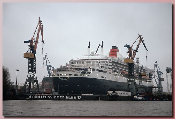 Queen Mary 2 in Hamburg