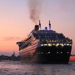 Queen Mary 2 in Hamburg