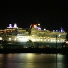 Queen Mary 2 in Hamburg 2008