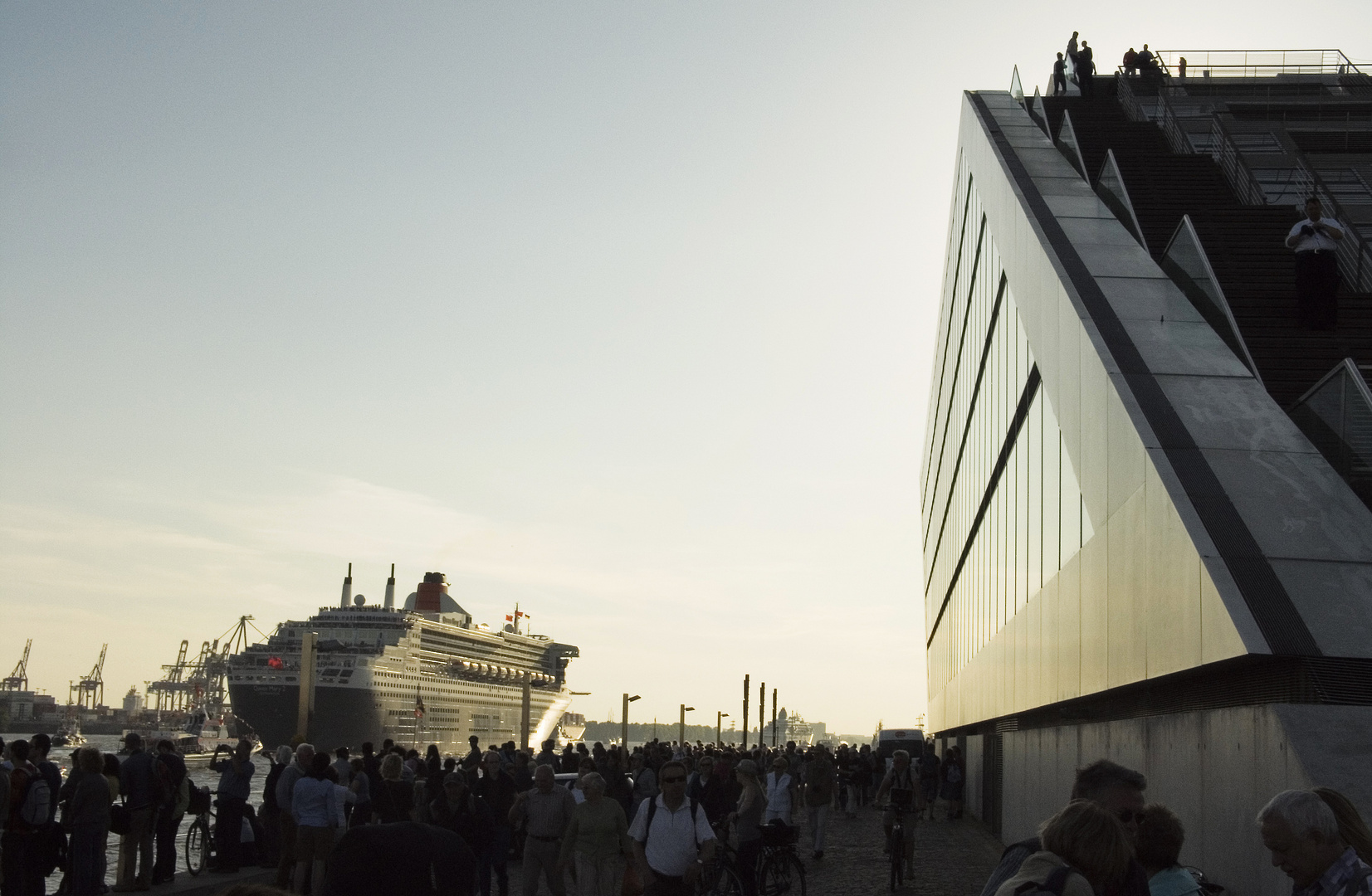 Queen Mary 2 in Hamburg