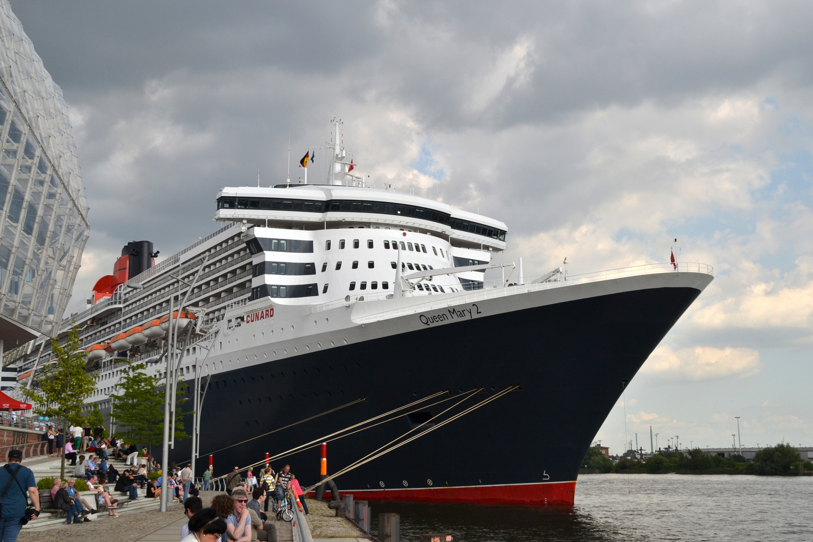 "Queen Mary 2" in Hamburg