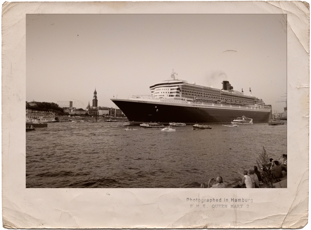 Queen Mary 2 in Hamburg