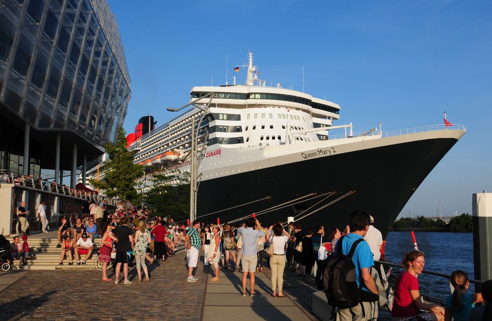 Queen Mary 2 in Hamburg