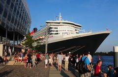 Queen Mary 2 in Hamburg