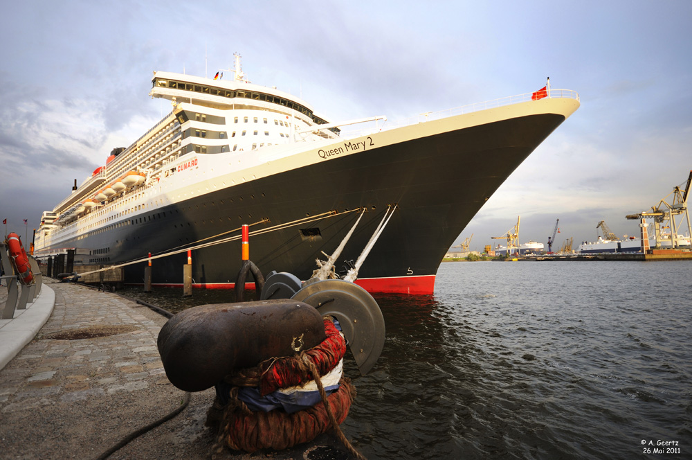 Queen Mary 2 in Hamburg