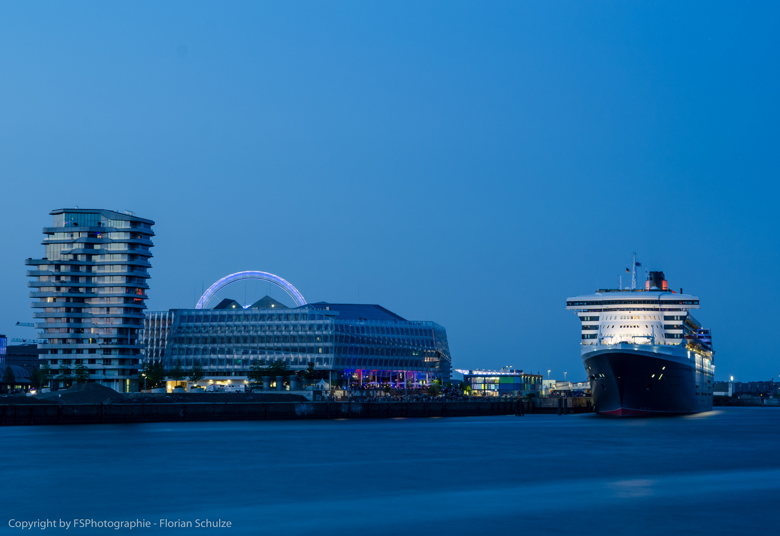 Queen Mary 2 in Hamburg