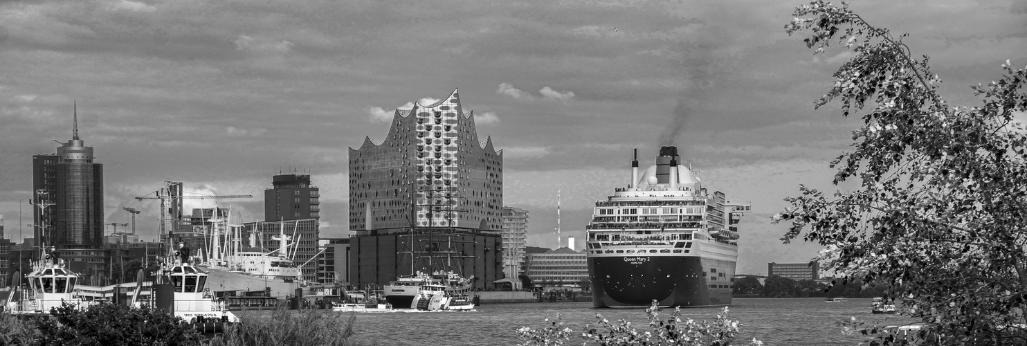 Queen Mary 2 in Hamburg