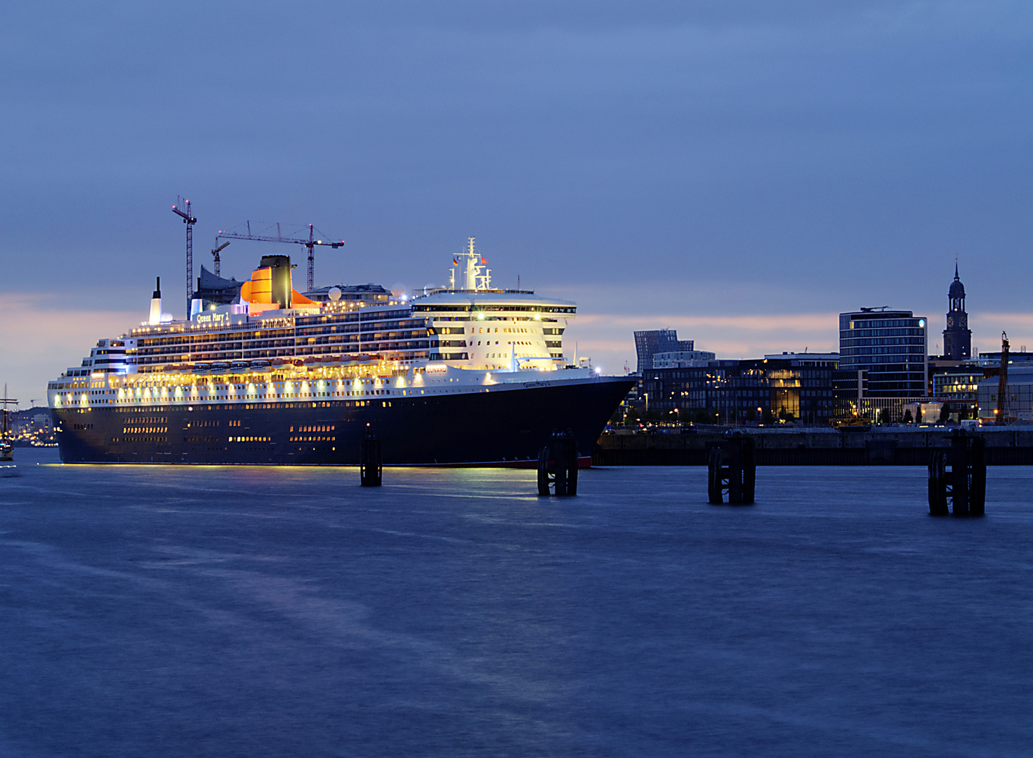 Queen Mary 2 in Hamburg