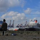 Queen Mary 2 in Hamburg