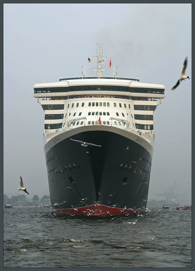 Queen Mary 2 in Hamburg