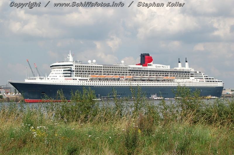 "Queen Mary 2" in Hamburg.