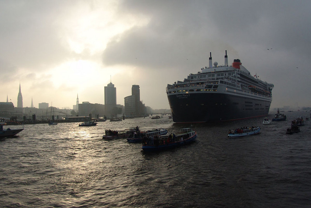 Queen Mary 2 in Hamburg