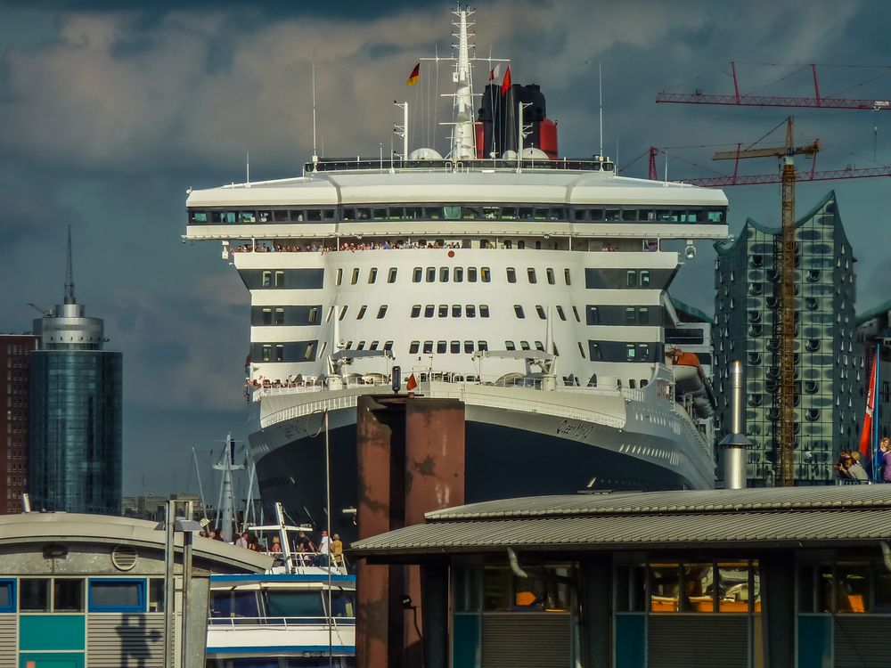 Queen Mary 2 in Hamburg