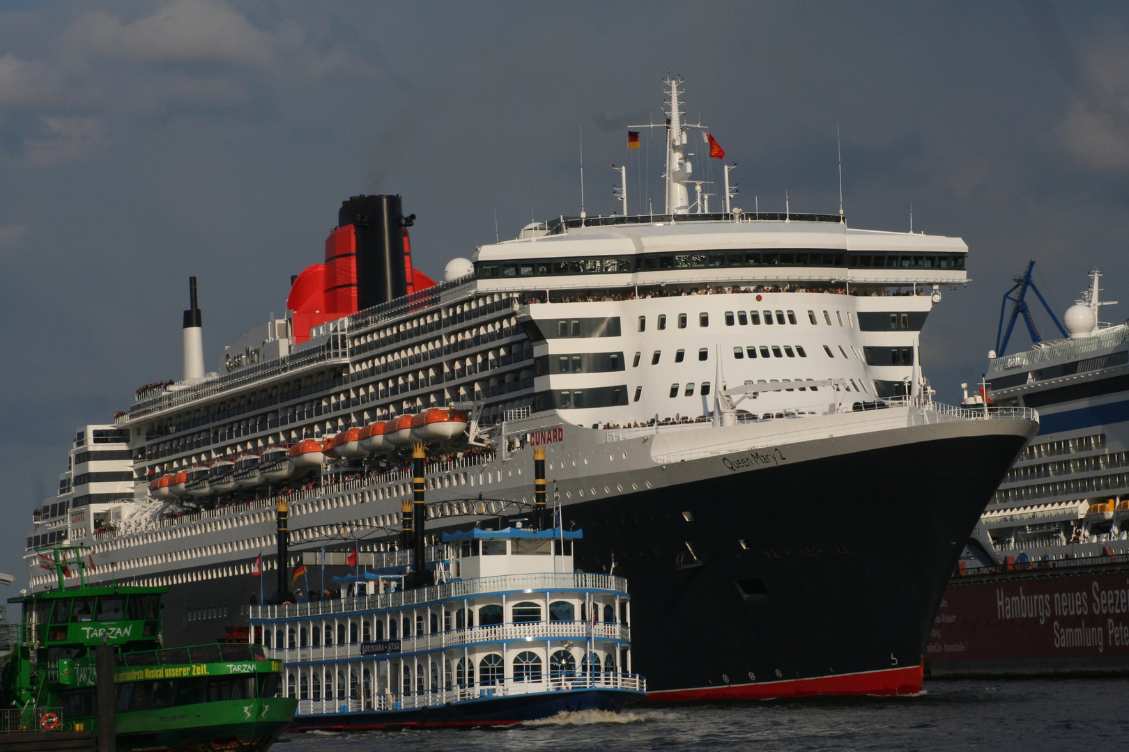 Queen Mary 2 in Hamburg