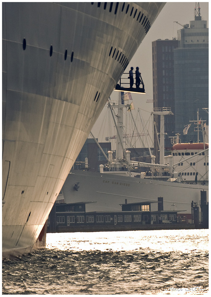 Queen Mary 2 in Hamburg