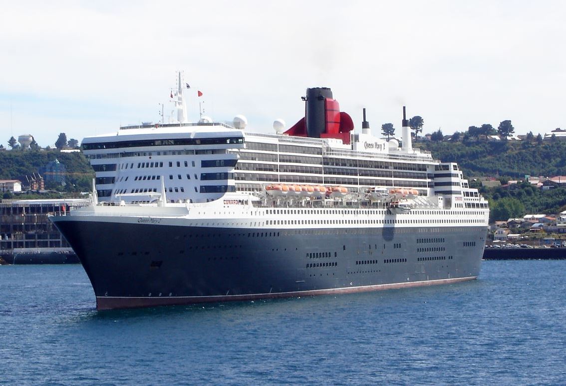 Queen Mary 2 in Puerto Montt