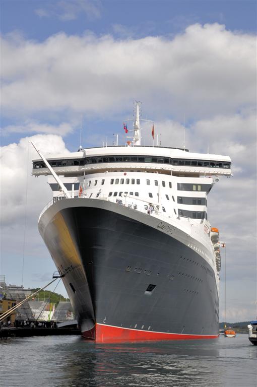 QUEEN MARY 2 in Stavanger 01