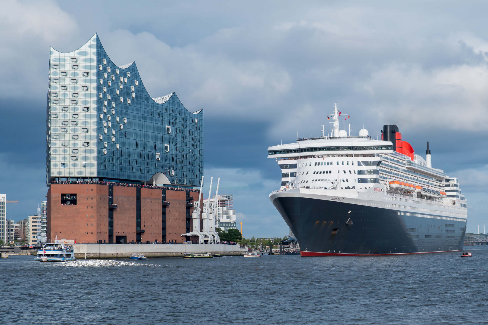 "Queen Mary 2" meets Elphi