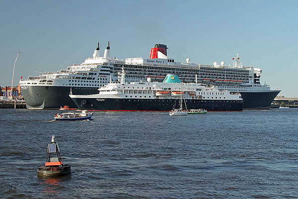 Queen Mary 2 mit .......
