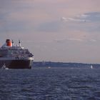 Queen Mary 2 NY 2005