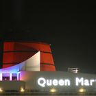 Queen Mary 2 - Schornstein bei Nacht