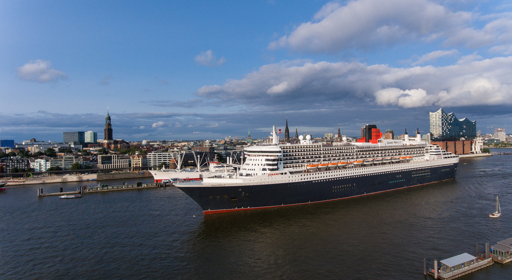 Queen Mary 2 und die Elbphilharmonie