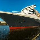 Queen Mary 2 verläßt Hamburg