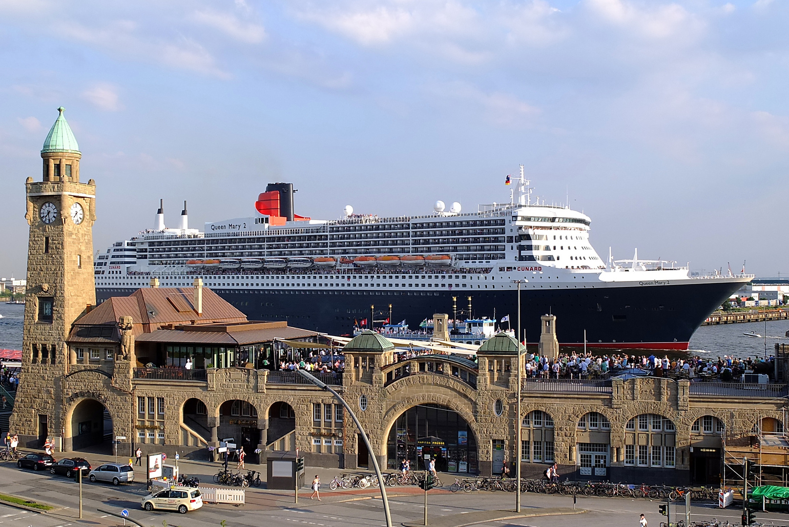 Queen Mary 2 verläßt Hamburg am 25.07.2012