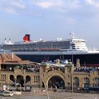 Queen Mary 2 verläßt Hamburg am 25.07.2012