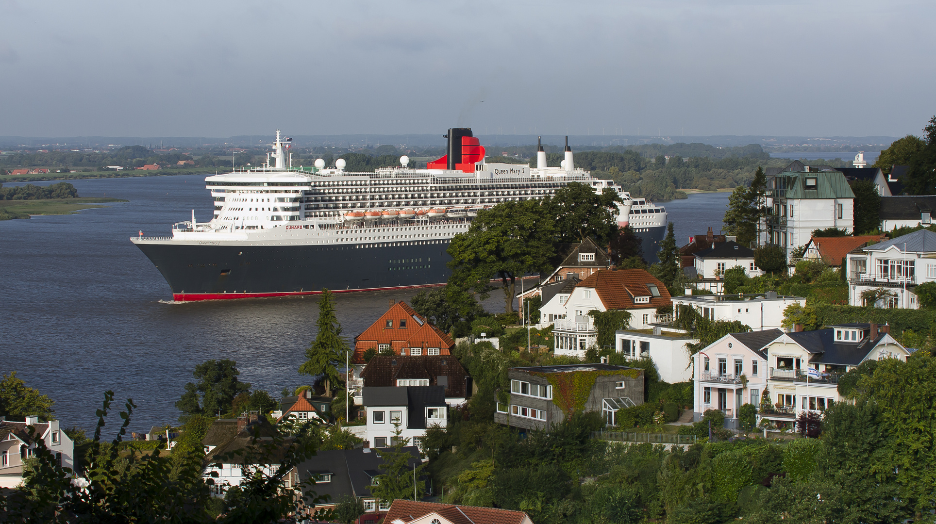 QUEEN MARY 2 | viel Schiff im Strom