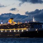 Queen Mary 2 vor Cuxhaven