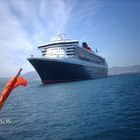 Queen Mary 2 vor Gibralta vom Tenderboot