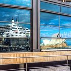 Queen Mary 2 vor Sydney Opera House