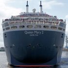 Queen Mary 2 - Wendemanöver beim Einlaufen zum Hafengeburtstag 2012