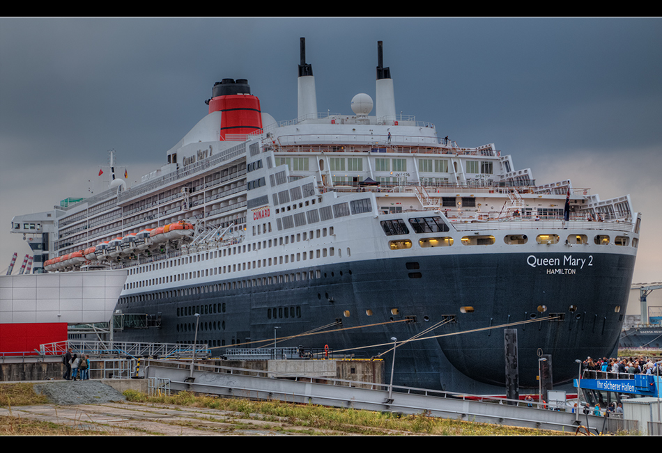 Queen Mary am Cruise Center 1