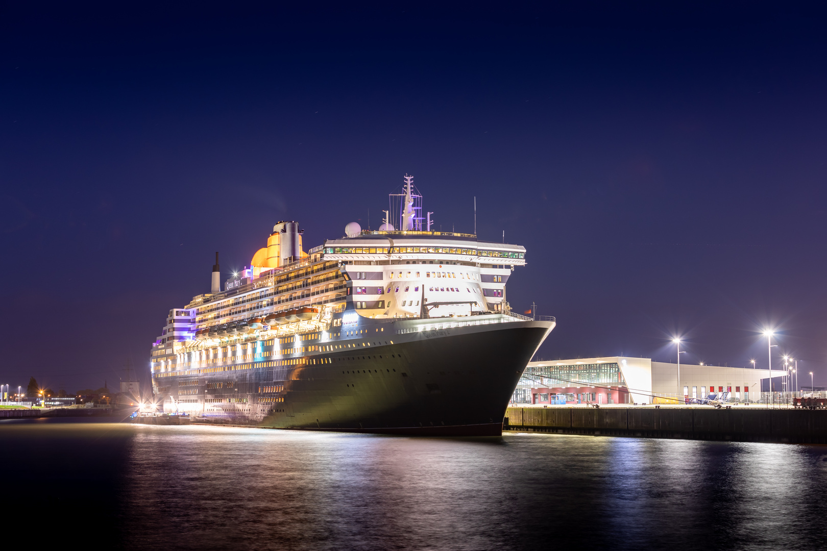 Queen Mary II am Abend