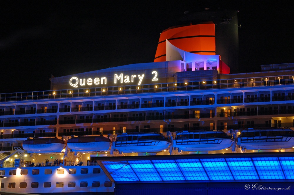 Queen Mary II am Hamburg Cruise Terminal