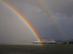 Queen Mary II -Ausfahrt unter dem Regenbogen