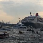 Queen Mary II - Auslauf mit Booten