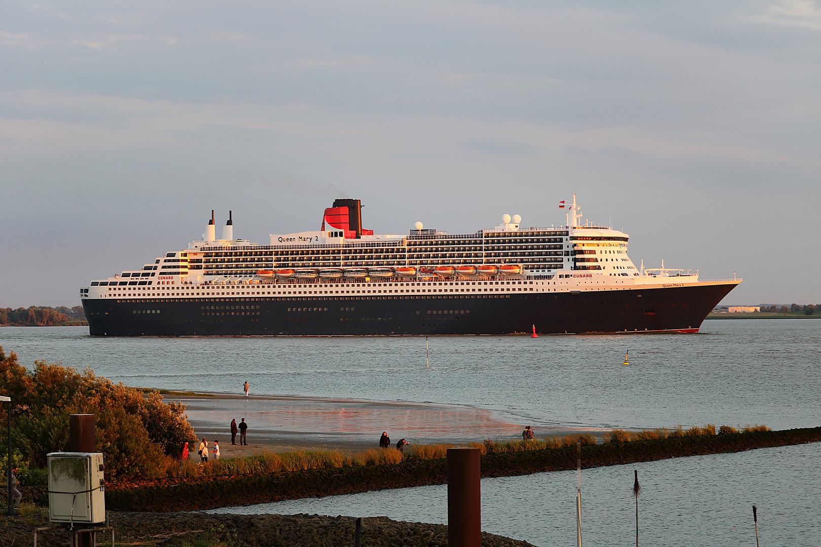 QUEEN MARY II  Höhe Kolmar/Bielenberg a.d. Elbe