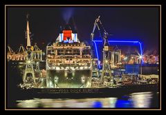 Queen Mary II im Dock Elbe 17 - Blue Goal No. 49