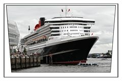 Queen Mary II im Hamburger Hafen