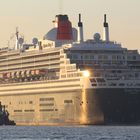 Queen Mary II im Hamburger Hafen