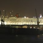 Queen Mary II in Hamburg - Dez. 2008