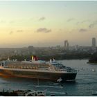 Queen Mary II vor Sydney Oper