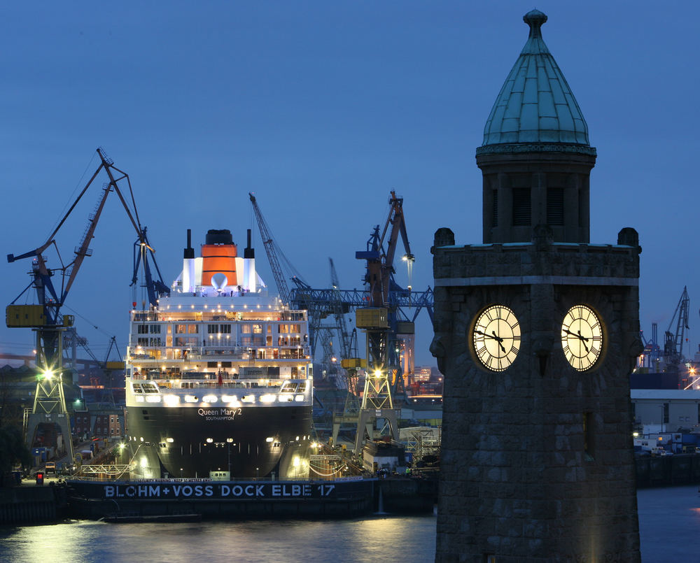 Queen Mary im Dock Elbe 17